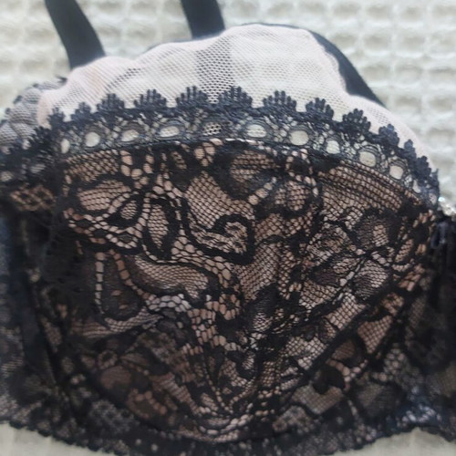 Ava lace bra size 85D like new, black and beige