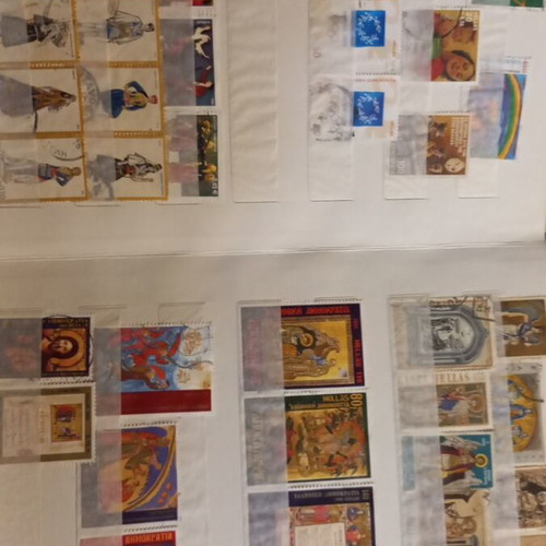 Stamps 600 Greek and foreign like new, in 3 albums