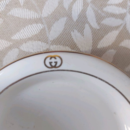 Gucci vintage ashtrays like new, collectible, round with gold decoration
