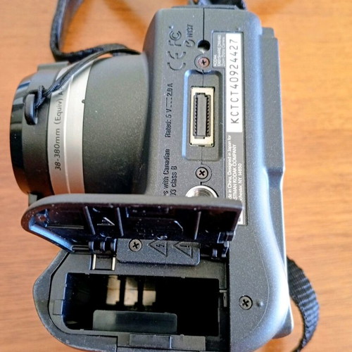 Kodak EasyShare DX6490 camera like new