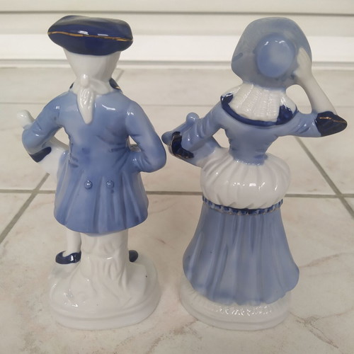 Vintage musical couple figurine with blue clothes like new