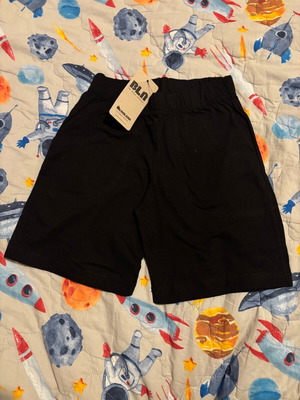 Παιδικό μαύρο σορτς/βερμούδα BLA καινούργιο, ηλικίας 6 ετών, μέγεθος 116 cm
