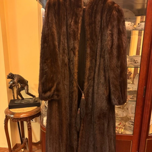 Mink fur coat like new, one piece