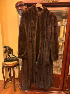 Mink fur coat like new, one piece