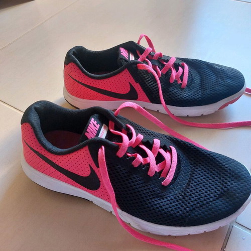 Nike women's athletic shoes like new, black and pink, size 38.5