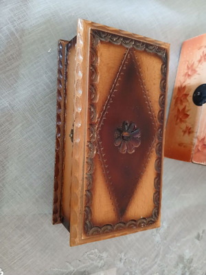 Wooden box used with mirror, dimensions 20x10x6 cm
