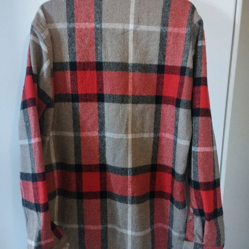 Men's shirt large like new with thick fabric