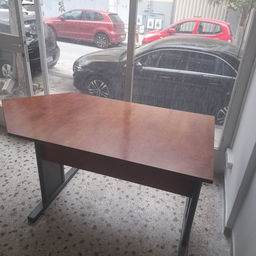 Professional desk like new, varnished wood, 1.60x0.80x0.75 m