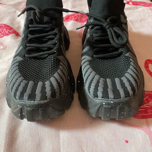 Shoes new, size 40, black and gray with elastic