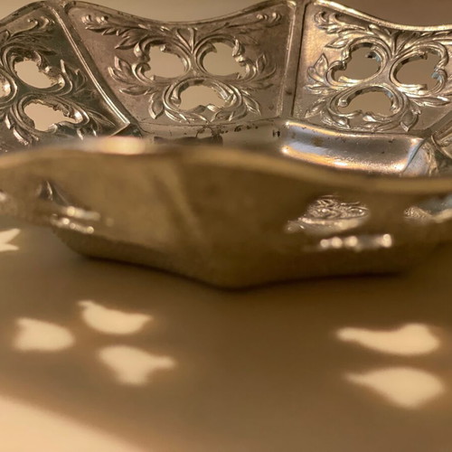 Decorative silver-plated dish like new, diameter 18cm