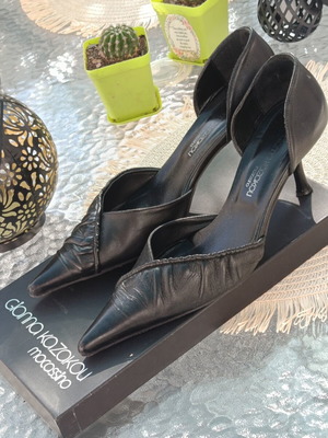 Gianna Kazakou black leather pumps size 38 like new