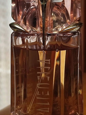 Mugler Alien Flora Futura Eau de Toilette 60ml като ново