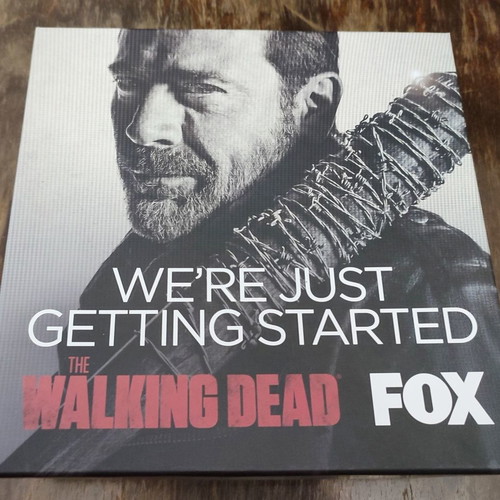 Walking Dead collectible gift set new