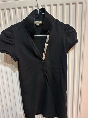 Burberry women's T shirt like new, size XS