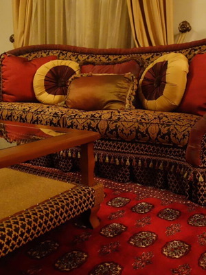 Constantinopolitan sofas and table like new with cushions