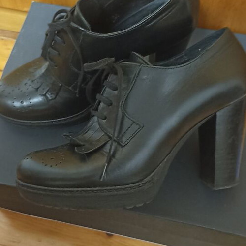 Black leather Oxford brogues with thick heel, size 38