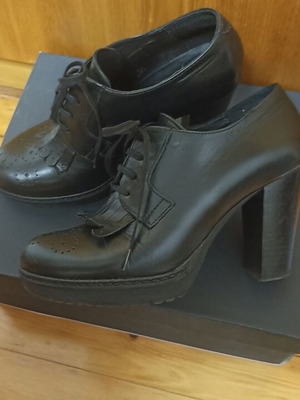 Black leather Oxford brogues with thick heel, size 38
