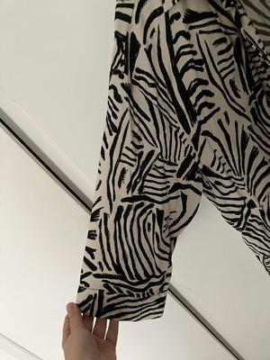 LC Waikiki Oversize Shirt M Used, Cream White Black Pattern