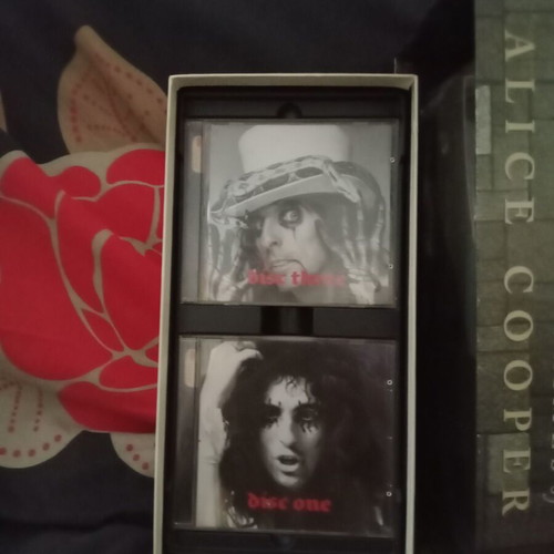 Alice Cooper The Life and Crimes συλλογή με 4 CD και βιβλίο