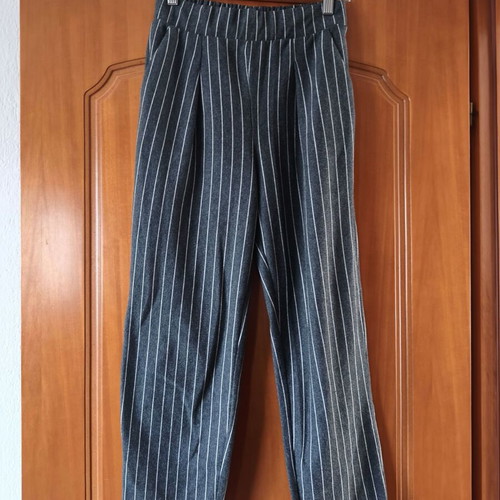 Stradivarius women's pants like new, gray with white stripes, size S