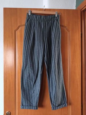 Stradivarius women's pants like new, gray with white stripes, size S