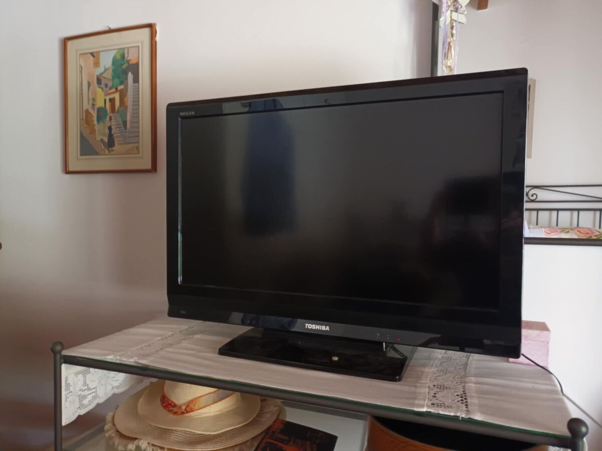 TOSHIBA REGZA 32'' LCD TV - € 50,00 - Vendora.cy