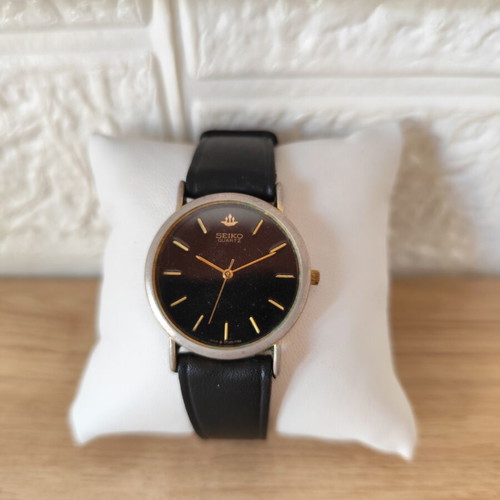 Seiko Quartz watch model 5Y30-7000 used, vintage, black