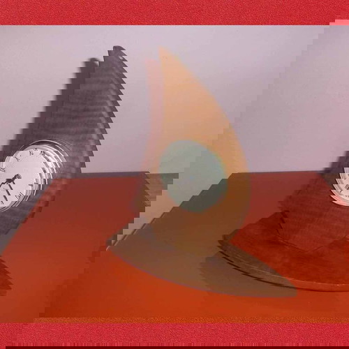 Ξύλινο επιτραπέζιο ρολόι μεταχειρισμένο σε σχήμα βάρκας με πανί 26x30 cm