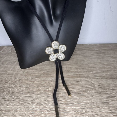 Women's necklace with black velvet strap, like new, 54 cm