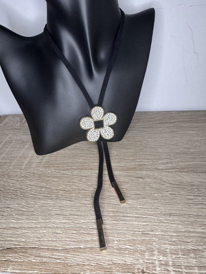 Women's necklace with black velvet strap, like new, 54 cm