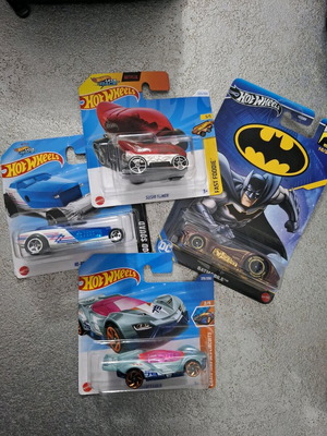Hot Wheels 4 αυτοκίνητα ολοκαίνουργια