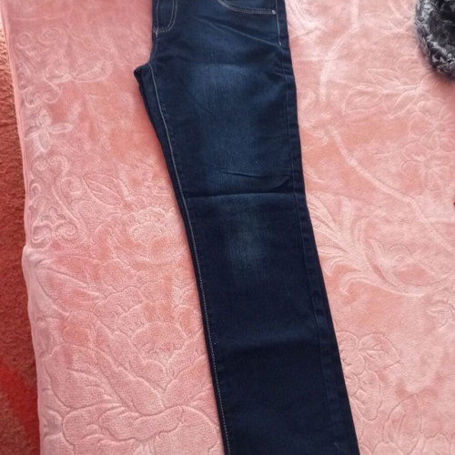 Jeans new in blue color with stretch fabric