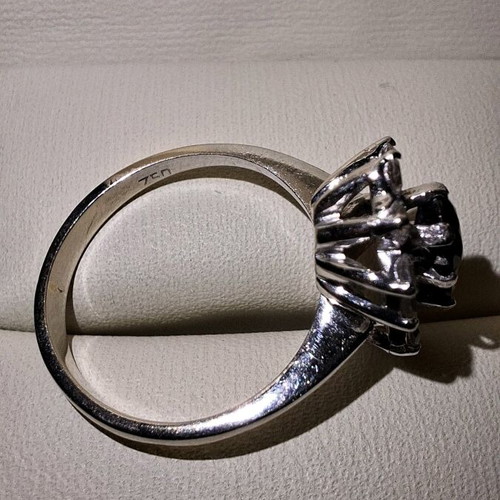 White Gold 18K Ring like new with black and silver stones