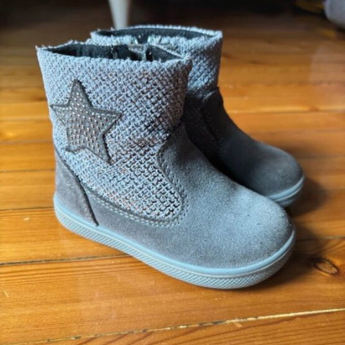 Primigi children's boots size 21 like new, barely worn