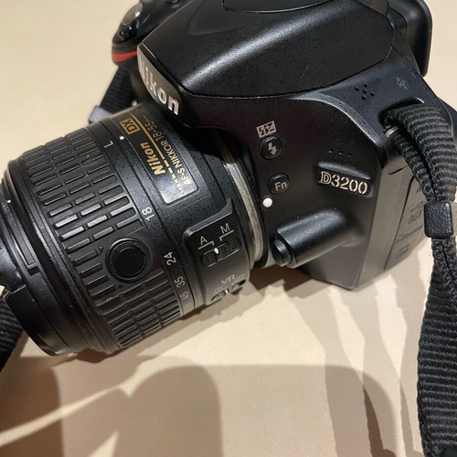 Nikon D3200 DSLR digital camera like new
