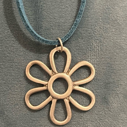 Silver 925 necklace with leather and flower like new