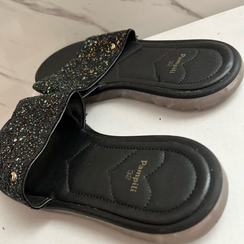 Slippers with rhinestones size 32 for girls like new, black