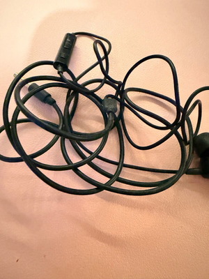 Samsung black earbuds used