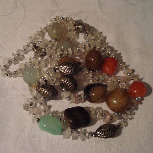 Long necklace with onyx stones in various colors 135cm like new
