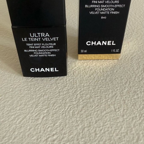 Chanel Ultra Le Teint Velvet Foundation like new, shade B40