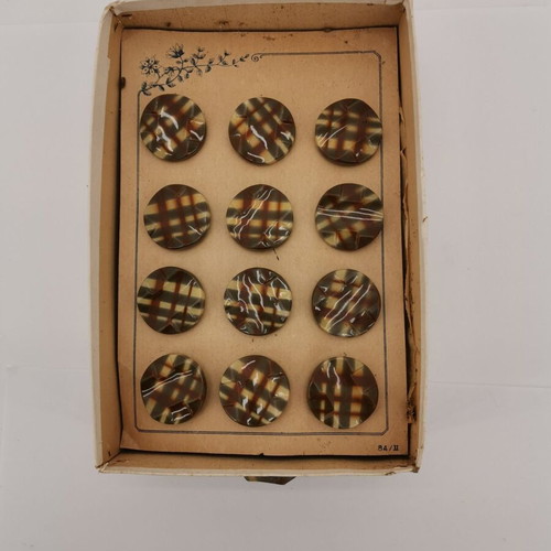 Brown vintage 1960s celluloid buttons used, 3 cm, per piece