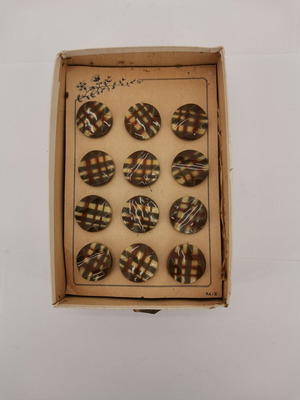 Brown vintage 1960s celluloid buttons used, 3 cm, per piece