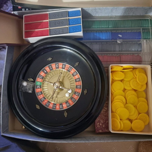 Vintage roulette like new, board game with chips and felt