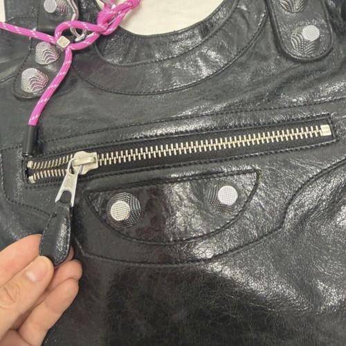 Balenciaga shoulder bag like new, black