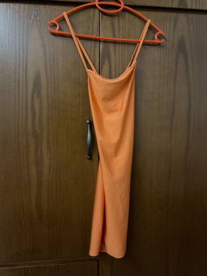 Πορτοκαλί φόρεμα Shein με ανοιχτή πλάτη σαν καινούργιο