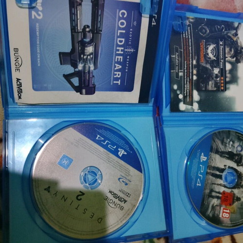 PlayStation 4 games like new, The Division with broken case, Destiny