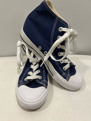 Sports shoes size 32 blue, like new, high-top kids sneakers