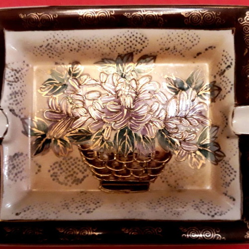 Satsuma Japan decorative ashtray new with handmade design