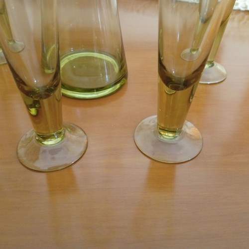 Glass serving set like new with carafe and 5 green glasses