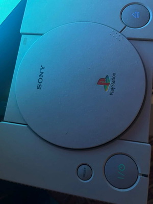 Κονσόλα PlayStation 1 σαν καινούργια με αυθεντικό και επιπλέον χειριστήριο